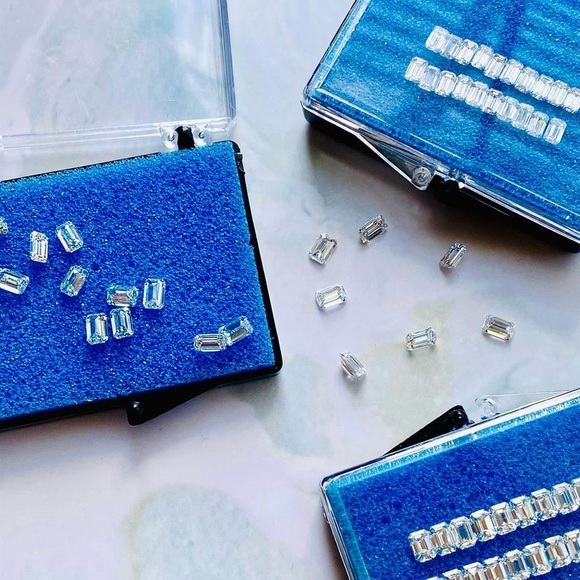 1CT Emerald Cut VVS Eternity Wedding Band 925 Ring - Picture 9 of 16